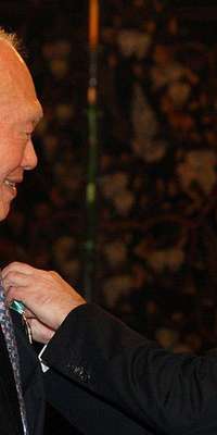 Lee Kuan Yew, Singaporean politician, dies at age 91